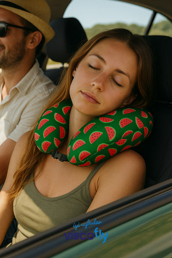 Visco Fly - Visco Seyahat Yastığı- Boyun Yastığı - 30*30*10 cm-% 100 Visco Dolgu-Kadife - Karpuz Desen